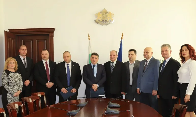 За първи път: Правосъдното министерство със споразумение с 3 синдиката за охрана на затворите - Tribune.bg