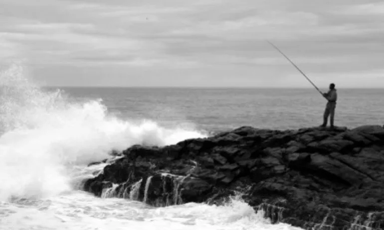 Внимание! Опасно вълнение в морето - Tribune.bg