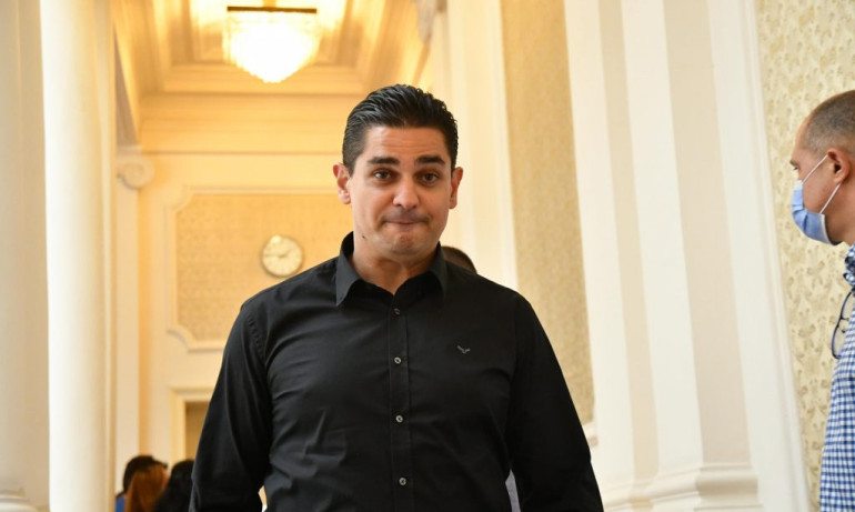 Василев бесен на ИТН, заради протест в сряда пред ММС с искане отцепниците да напуснат НС - Tribune.bg