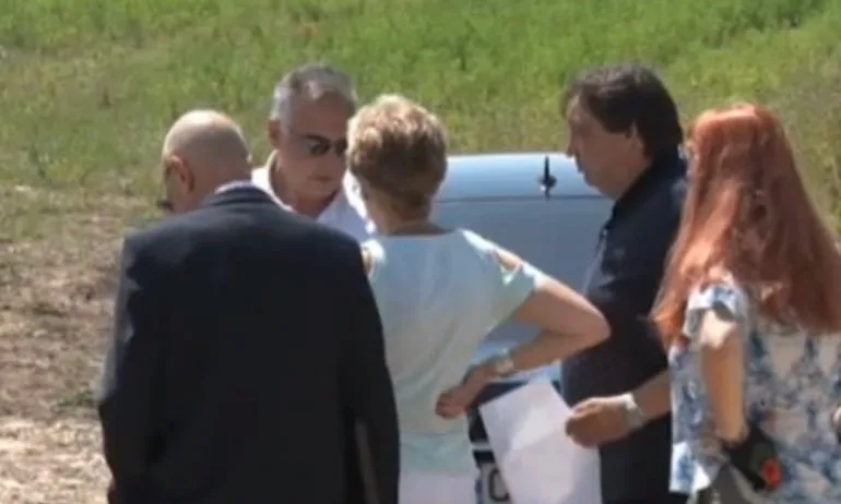 Има ли бавачка служебният кабинет? Кутев следва Комитова дори на магистралата - Tribune.bg