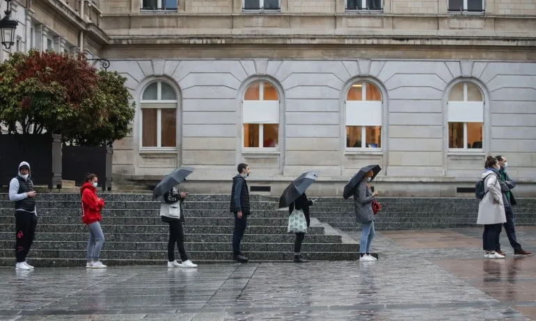 Във Франция: Разследвания срещу висши политици заради несправяне с COVID-19 - Tribune.bg