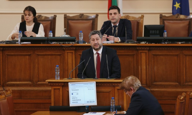 Депутати от ГЕРБ-СДС и ДБ поискаха в началото на заседанието