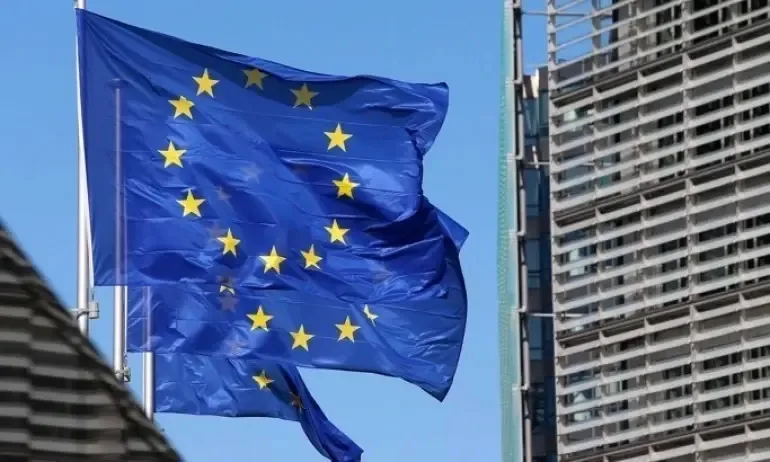 Външните министри на ЕС одобриха да се прекратят визовите облекчения за руски граждани - Tribune.bg