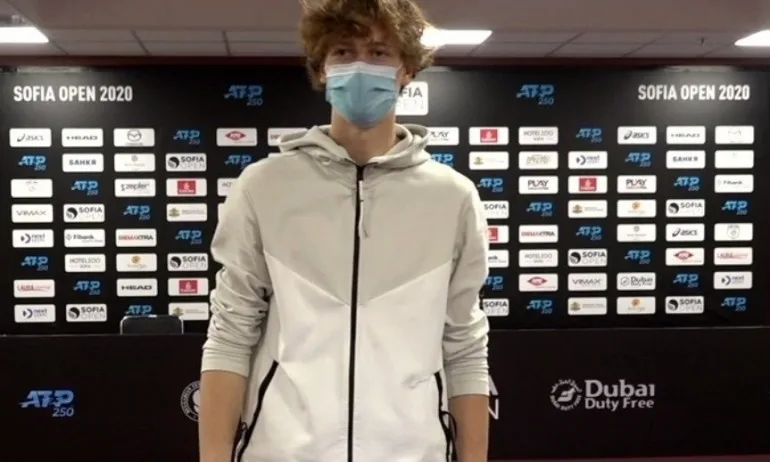 Шампионът Яник Синер изтегли двамата щастливци от зрителите на Sofia Open 2020, които ще участват в томболата за 1 милион долара на Dubai Duty Free - Tribune.bg