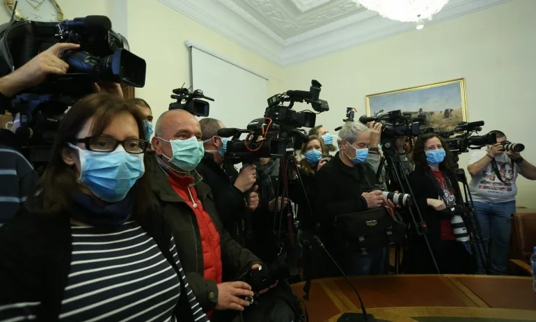 Правителството взе мерки за здравето на журналистите в МС - Tribune.bg