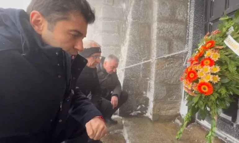 Кирил Петков се пусна във Фейсбук от Шипка - Tribune.bg