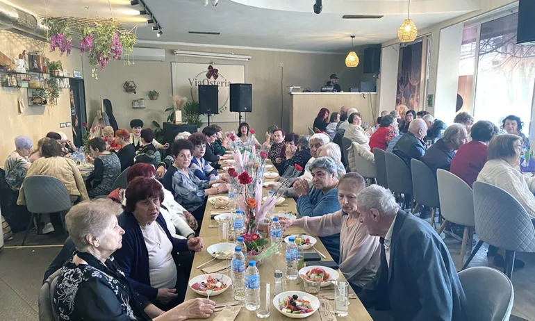 Пенсионерските клубове еделвайс и будител с общо тържество на 8 март - Tribune.bg