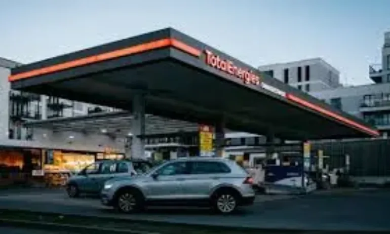 Германия забрани на бензиностанциите да повишават цените на горивата повече от веднъж дневно - Tribune.bg