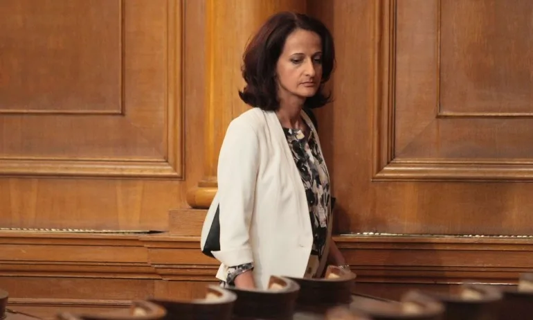 Парламентът прекрати мандата на Карина Караиванова като председател на КФН - Tribune.bg