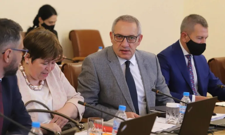 Спортният министър с разбита челюст след побой? - Tribune.bg