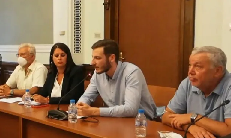 Комисията за полицейско насилие в НС изслуша арестуван по време на протестите - Tribune.bg