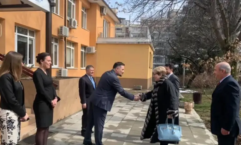 Кандидатът на ПП/ДБ за Изгрев: Срещи с Митрофанова и възстановен паметник на терористи от РМС - Tribune.bg