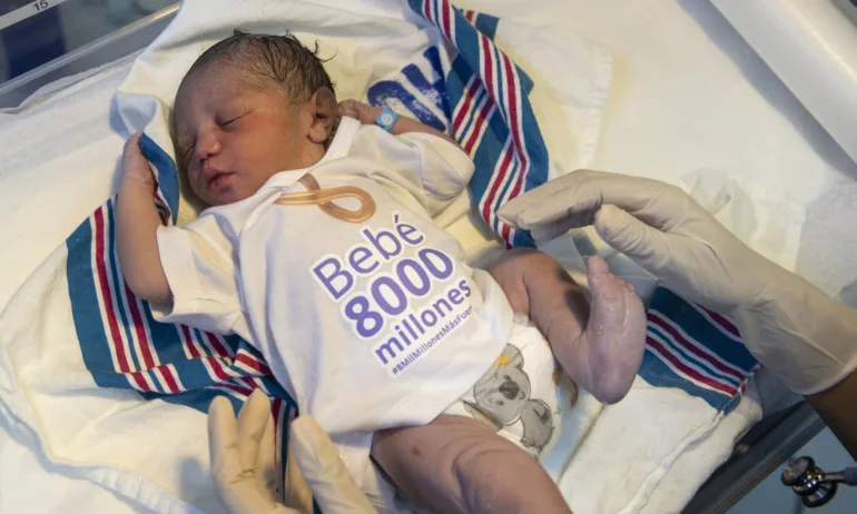 ООН: Бебе, родено в днешния ден, ще стане 8-милиардният жител на света - Tribune.bg