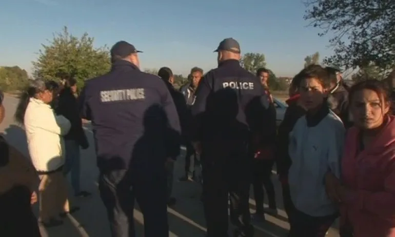 Напрежение в Трънак: Близки на блъснатото 11-годишно дете блокираха път - Tribune.bg