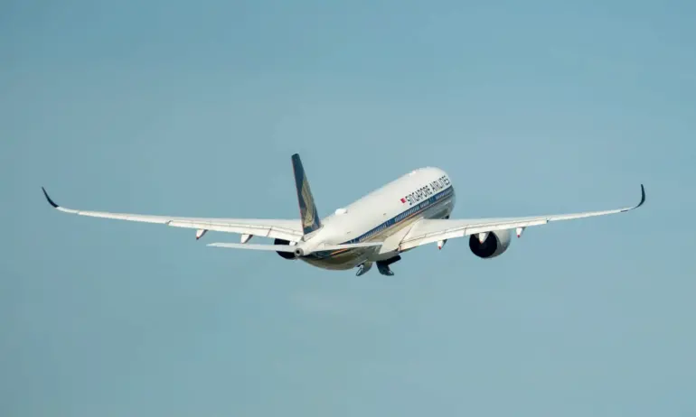 Силна турболенция доведе до жертва и множество ранени по време на полет от Лондон до Сингапур - Tribune.bg