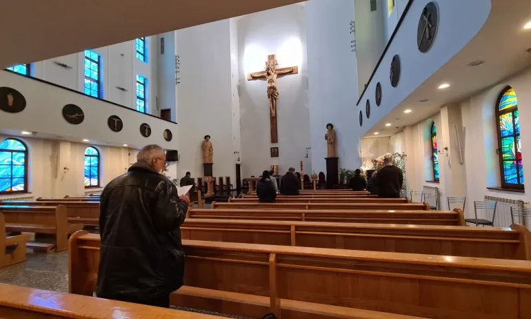 Католическата общност у нас отбелязва Велика Събота - Tribune.bg