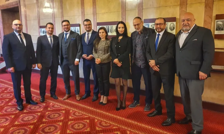 Варненските и бургаските депутати от ГЕРБ/СДС се обединиха за изграждането на АМ Черно море - Tribune.bg