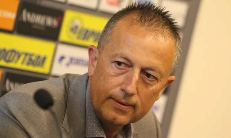 Биатлонистите със специален поздрав за президента на федерацията Атанас Фурнаджиев - Tribune.bg