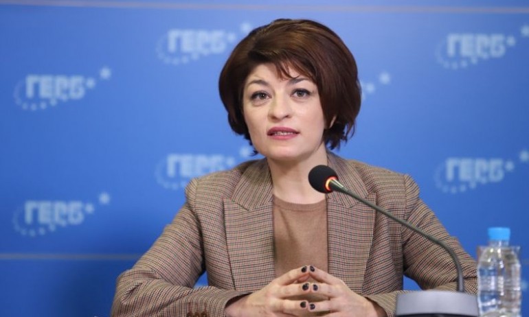 Десислава Атанасова: МРРБ на Комитова с договори за правна помощ за над 1 милион лева - Tribune.bg