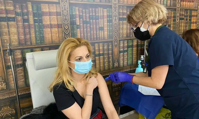 Журналистите се ваксинират: Сигурност на работата и сигурност в семейството - Tribune.bg