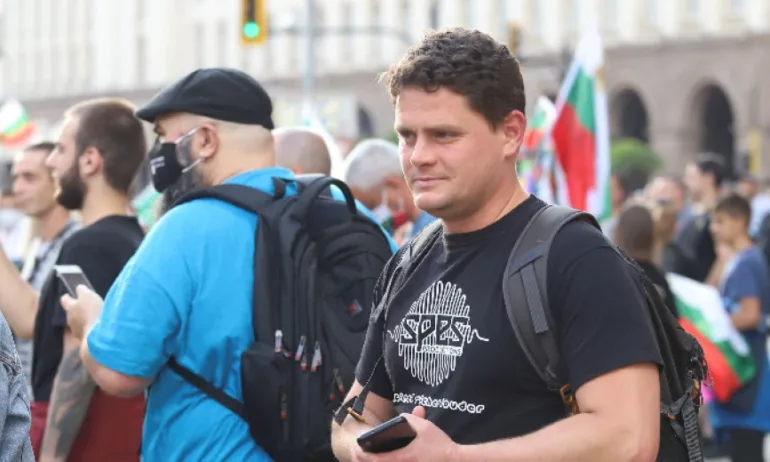 Пиарът на Иванчева: Били и Деси са били принудени да заявят, че са лесбийки в затвора - Tribune.bg