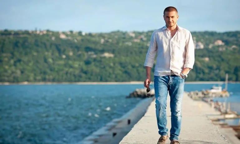 Уикенд: Босът на хакерите има 20 милиона и 15 години по-млада любовница - Tribune.bg