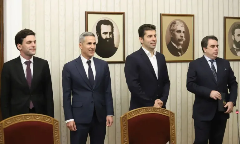 Държавата беше съсипана от задкулисни схеми, безобразни далавери - Tribune.bg