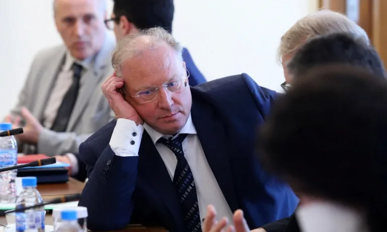 6067 лв. е заплатата на шефката на кабинета на служебния външен министър - Tribune.bg