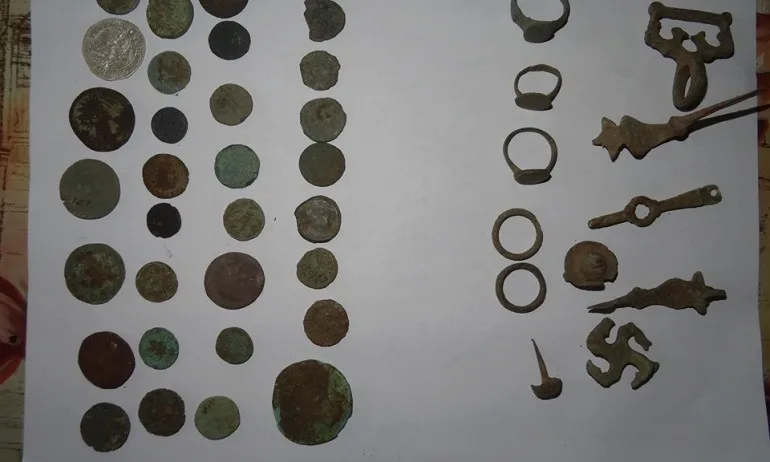 Видински криминалисти иззеха канабис, нелегален тютюн и артефакти - Tribune.bg