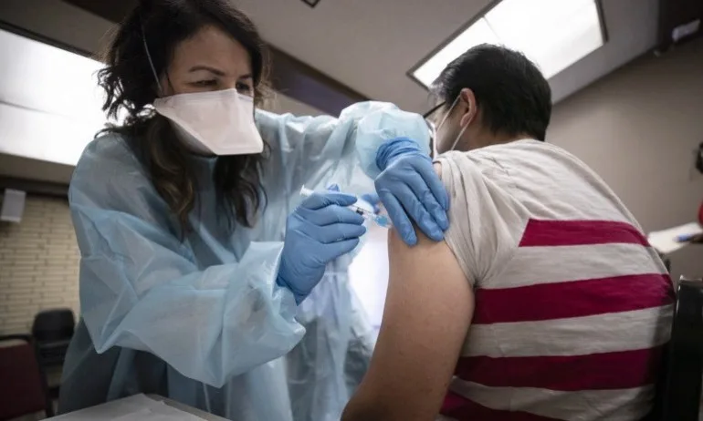 Експерти: Недоверието към ваксините може да спъне битката с COVID-19 - Tribune.bg