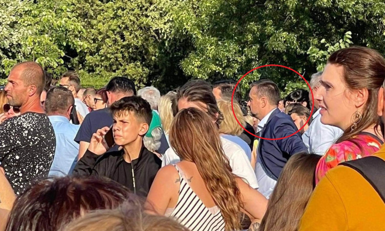 Шефът на кабинета на Нинова води под строй другари от БСП в подкрепа на правителството - Tribune.bg