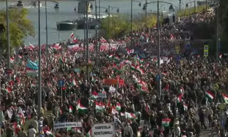 Хиляди на шествие в подкрепа на Виктор Орбан (ВИДЕО) - Tribune.bg