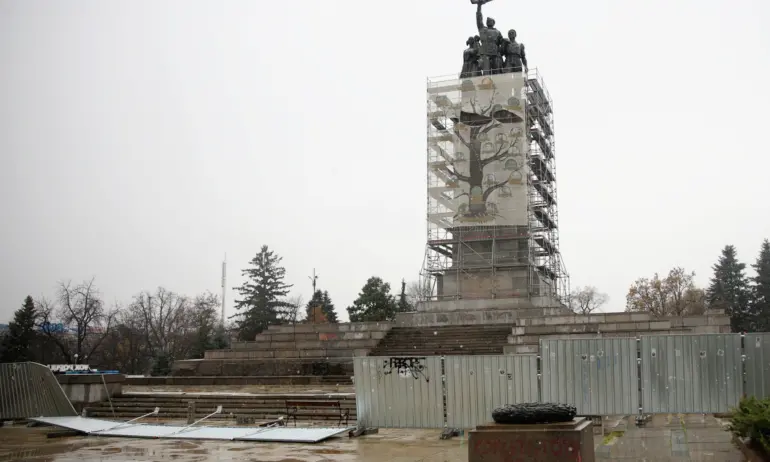 В Музея на социализма няма място за Паметника на Съветската армия, твърди директорът му - Tribune.bg