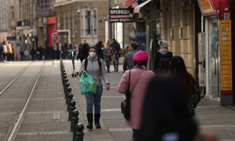 От 1 април носенето на маски ще бъде пожелателно - Tribune.bg