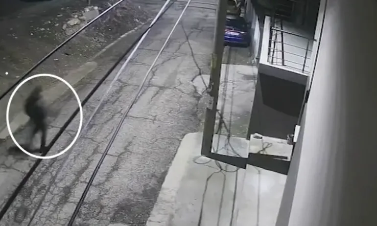 Мъж се натъкна на крадец у дома си, гони го из улиците на Лом - Tribune.bg