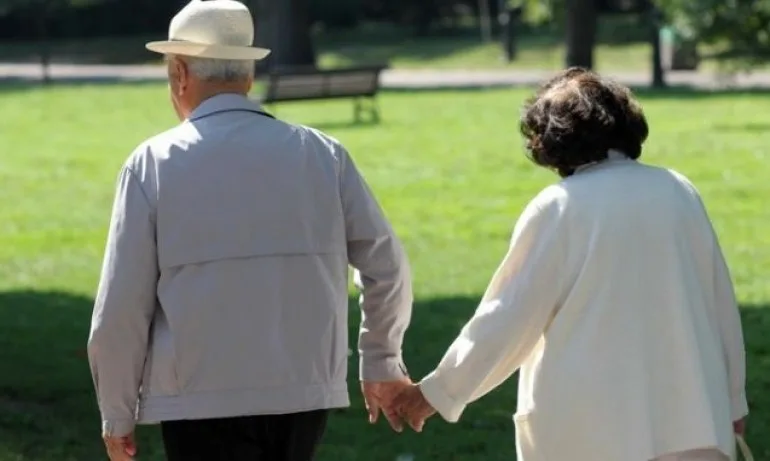 300 лв. минимална пенсия, 50 лева за възрастните до март - Tribune.bg