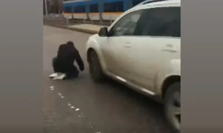 Мъжът, който скачаше под коли на бул. Цар Борис III, се е самоубил - Tribune.bg