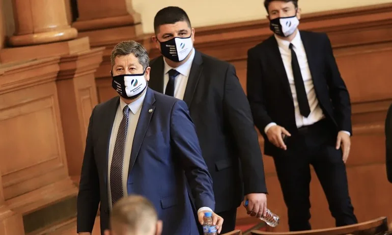 Никога с ДПС!. Ако този принцип не става, протестърите имат и друг - Tribune.bg