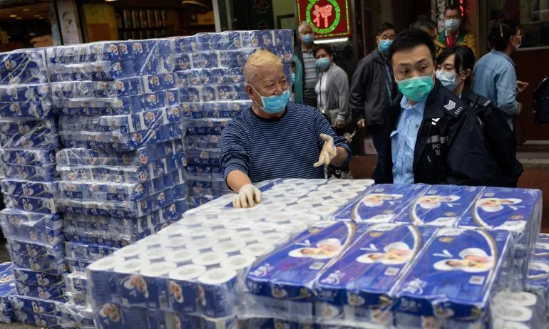 Въоръжени откраднаха стотици рола тоалетна хартия в Хонконг - Tribune.bg
