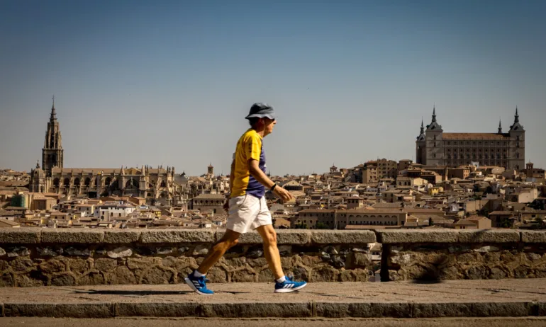 Испания и Португалия в гореща хватка, туризмът вече е засегнат от жегите - Tribune.bg