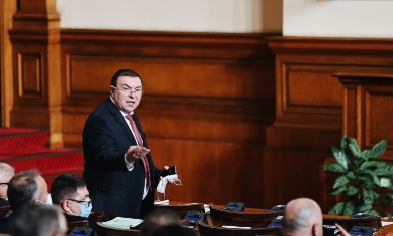 Костадин Ангелов: За първи път здравен министър отсъства, когато се обсъждат парите за здраве - Tribune.bg