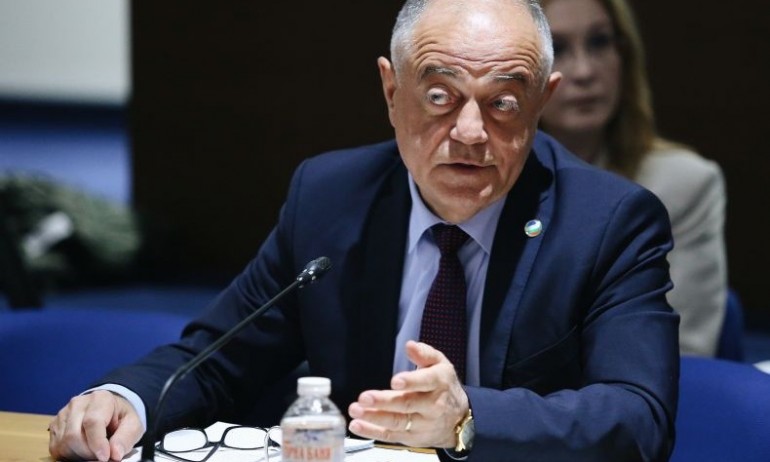 Богомил Бонев към Атанасов: Има предвид да дадем оръжие, но да излъжем българския народ - Tribune.bg