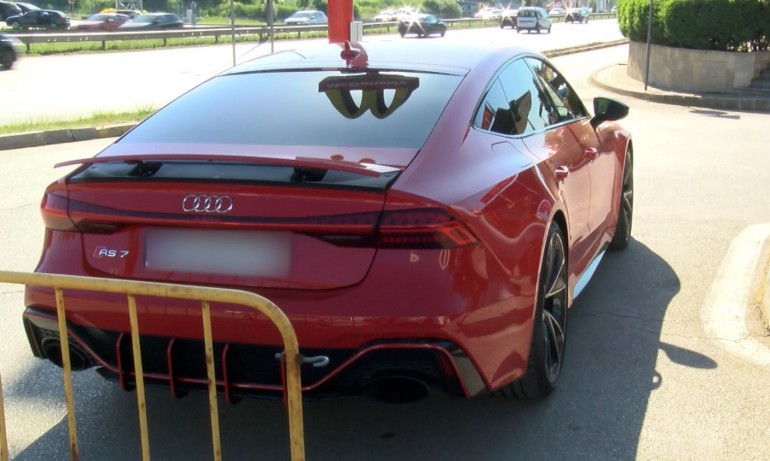 Полицията освободи Йомов, баща му и брат му остават в СДВР - Tribune.bg