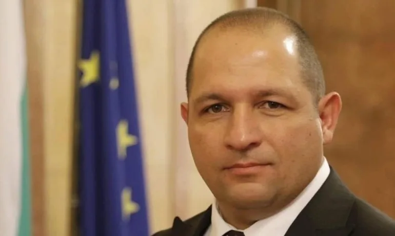 За Нинова: Политическата реклама никога не трябва да бъде поставяна над интересите на народа - Tribune.bg