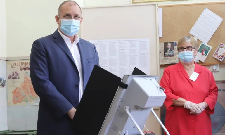 Радев обяви, че не помни за кого е гласувал преди 3 месеца... Този път обаче се видя... - Tribune.bg