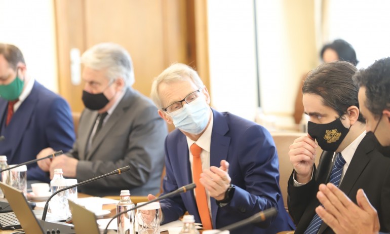 Срещу 378 800 лв. – правописният речник става дигитален - Tribune.bg