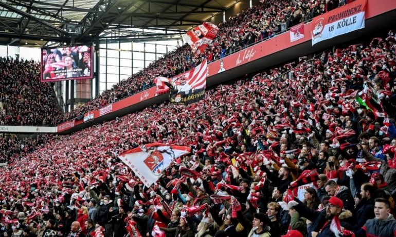 Меркел се разгневи от препълнен стадион в Кьолн - Tribune.bg