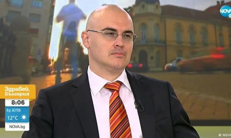 Главен асистент Петър Илиев сам напуска СУ, след като бе обявен за плагиат - Tribune.bg