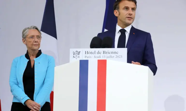 Френският министър-председател Елизабет Борн подаде оставка, която беше приета от