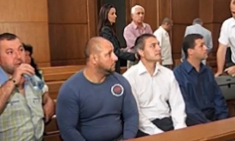 За смъртта на Чората: По 7 години затвор за петимата полицаи - Tribune.bg